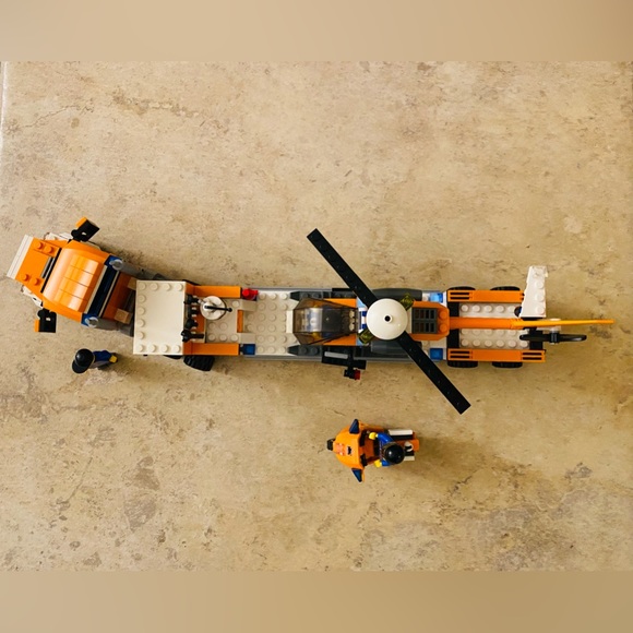 LEGO City Helicopter Transporter - Picture 2 of 7